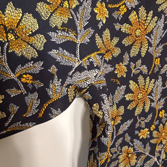 Tommy Hilfiger floral print semi-sheer blouse navy back ground size XXL - Picture 6 of 16